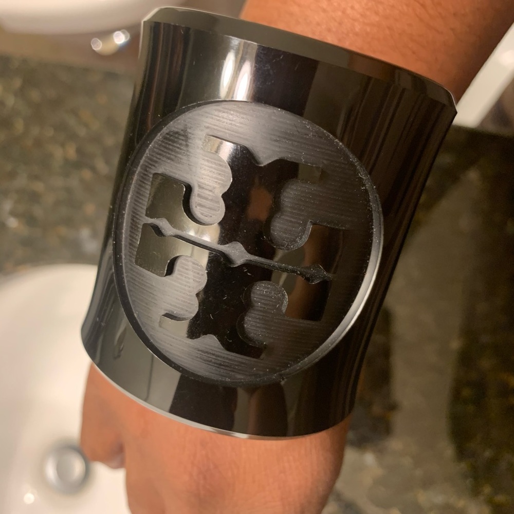 100% authentic! Tory Burch Black Logo Bracelet